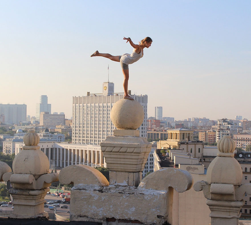 roof-climbing-girl-dangerous-selfies-angela-nikolau-russia-13