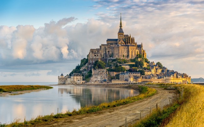 le-mont-st-michel-wallpaper-650x406