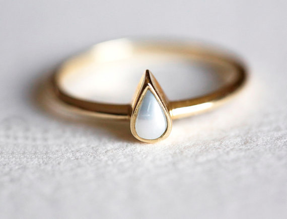 ad-impossibly-delicate-engagement-rings-that-are-utter-perfection-07
