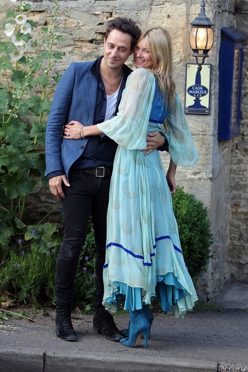 oser_la_faute_de_gout_jpg_8210_north_499x_white