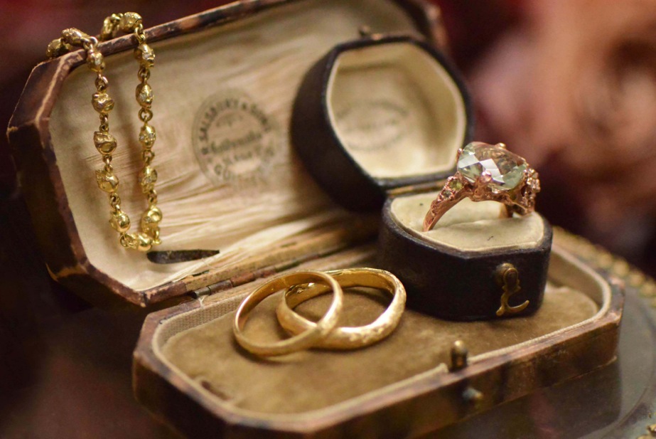 darkly romantic bespoke engagement rings by Julia deVille